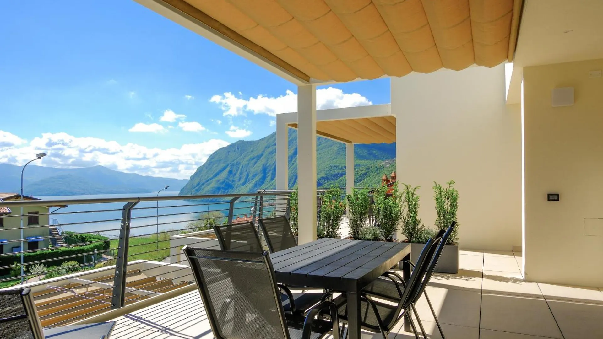 Costa Blu - Pool And Terrace Overlooking The Lake Riva di Solto