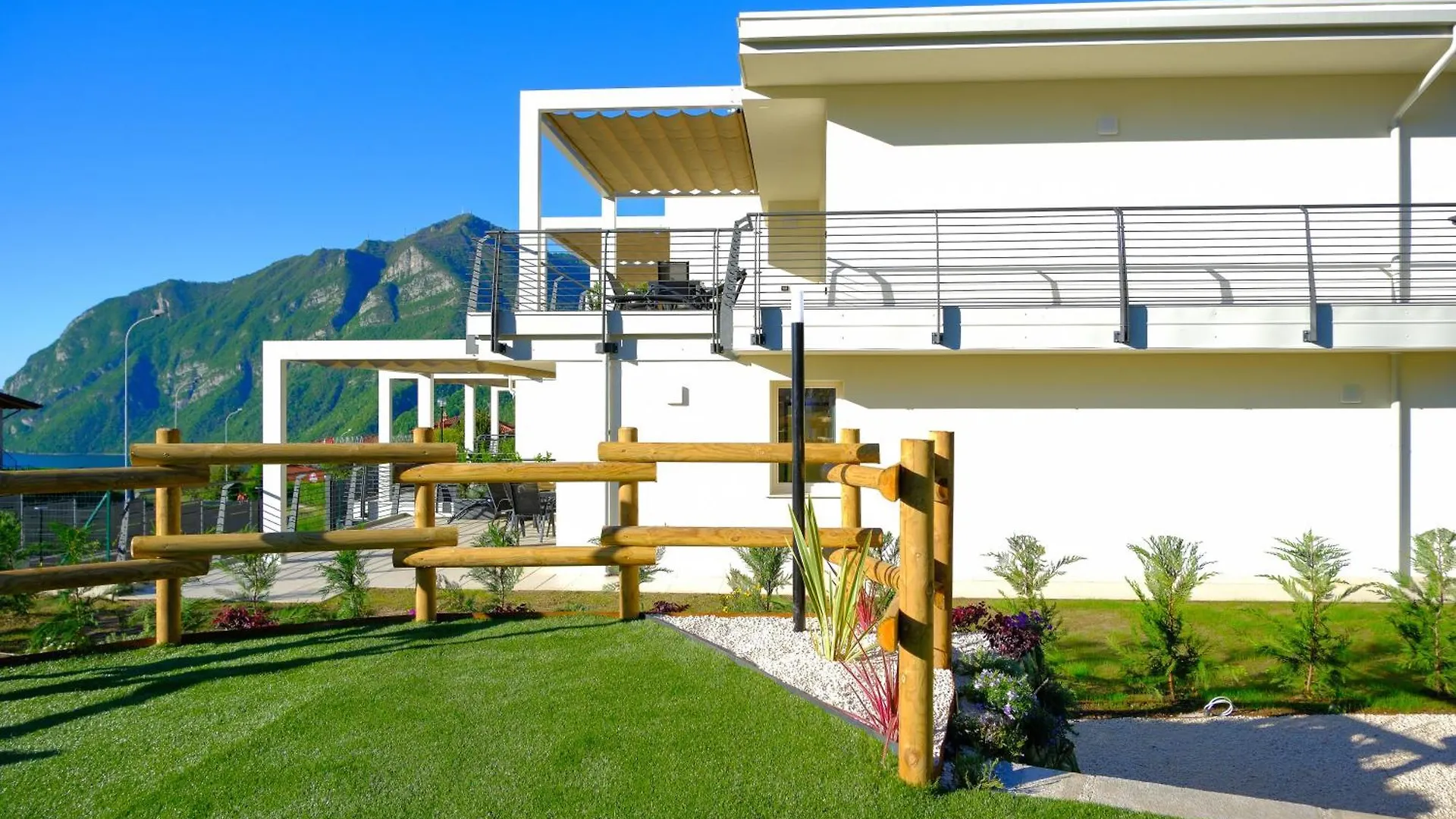 Costa Blu - Pool And Terrace Overlooking The Lake Riva di Solto