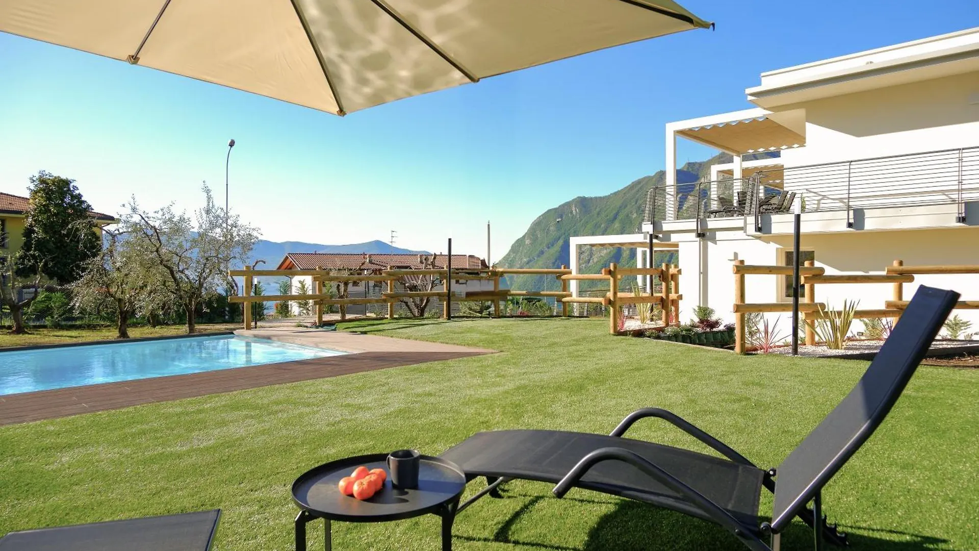 Costa Blu - Pool And Terrace Overlooking The Lake Riva di Solto 0*,